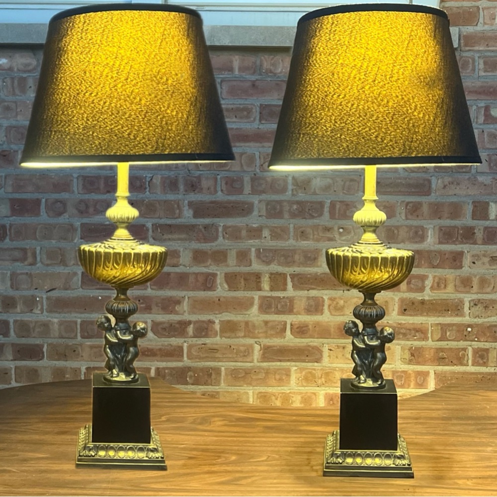 A Pair of Hollywood Regency Smoked Glass Table Lamps - Art Deco & Lighting